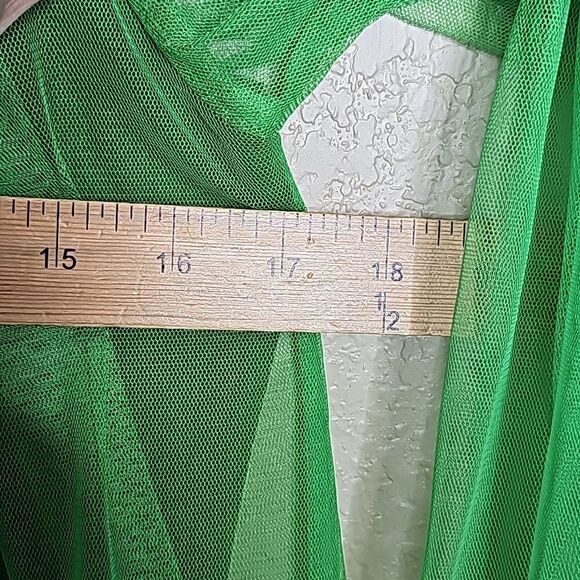 Elegant Green One-Shoulder Dress - Picture 9 of 10